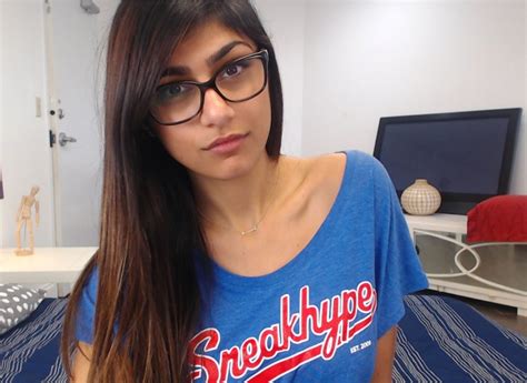 mia.khalifa.divorce|Mia Khalifa announces divorce from her husband Robert。